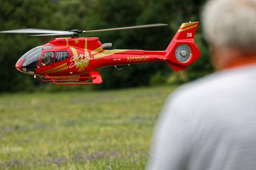 Ultimátní průvodce pro výběr RC vrtulníků pro pokročilé piloty 2024